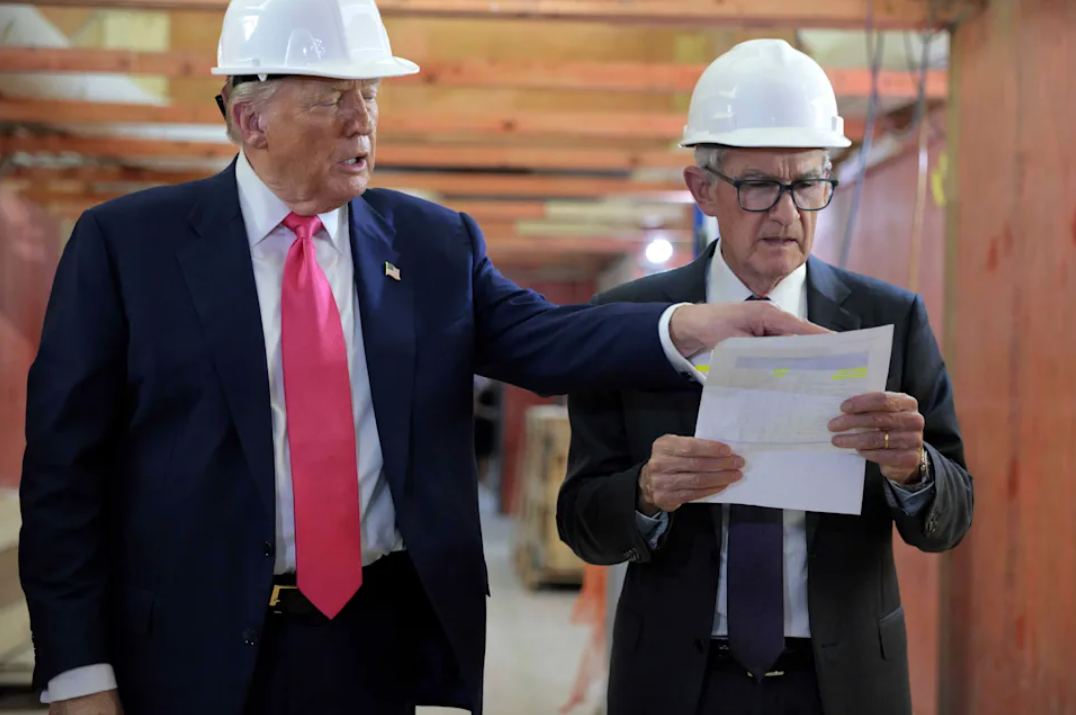 Ông Trump lại kêu gọi Fed mạnh tay hạ lãi suất khi thị sát công trình trụ sở Fed Ông Trump lại kêu gọi mạnh tay hạ lãi suất khi thị sát công trình trụ sở Fed