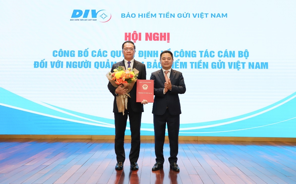 Phó Thống đốc NHNN Nguyễn Ngọc Cảnh trao Quyết định cho ông Phạm Bảo Lâm giữ chức vụ Chủ tịch Hội đồng quản trị BHTGVN, theo Quyết định 1166/QĐ-TTg ngày 16/6/2025 của Thủ tướng Chính phủ. Phó Thống đốc NHNN Nguyễn Ngọc Cảnh trao Quyết định cho ông Phạm Bảo Lâm giữ chức vụ Chủ tịch Hội đồng quản trị BHTGVN, theo Quyết định 1166/QĐ-TTg ngày 16/6/2025 của Thủ tướng Chính phủ.