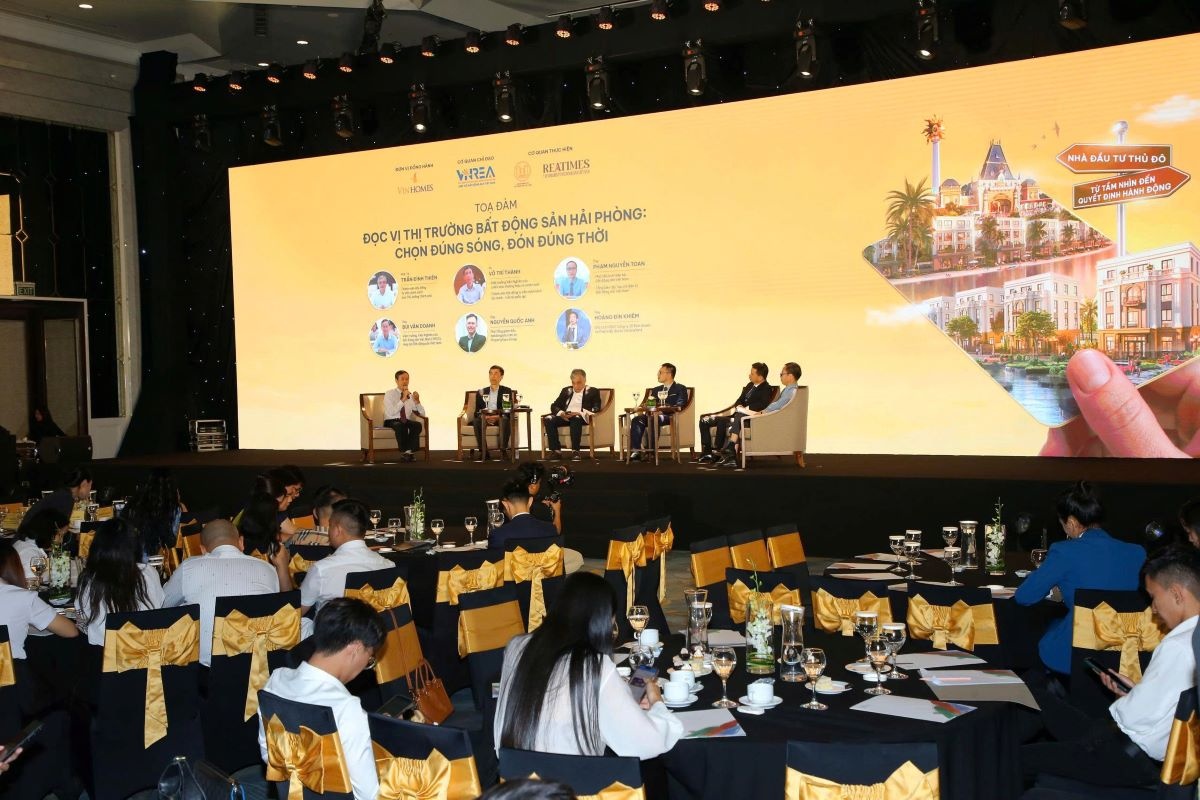 Quang cảnh hội thảo Quang cảnh hội thảo