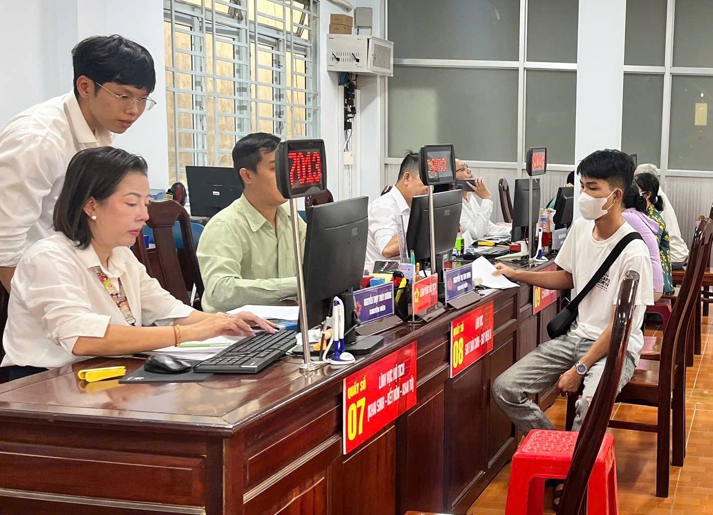 TP. Hồ Chí Minh: Chấn chỉnh tình trạng “cò làm giấy tờ” tại các bộ phận một cửa TP. Hồ Chí Minh: Chấn chỉnh tình trạng “cò làm giấy tờ” tại các bộ phận một cửa