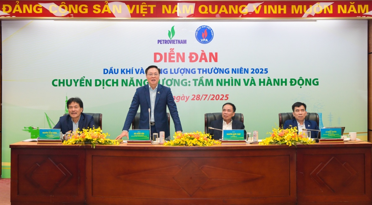 Đoàn Chủ tịch điều hành Diễn đàn