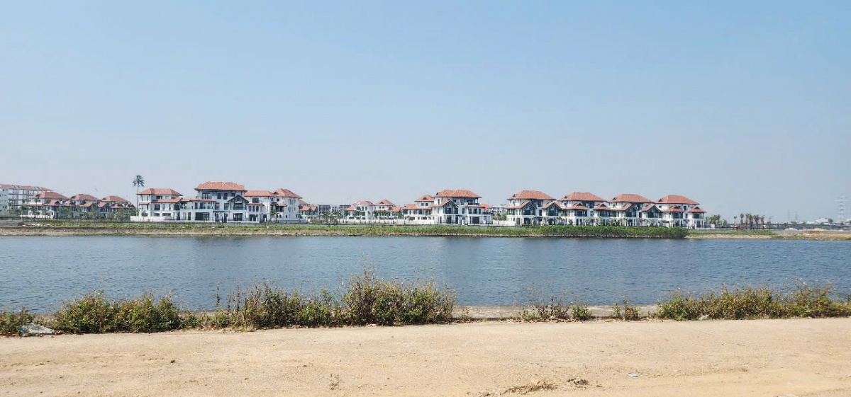 trước “cơn sốt” đất nền giới chuyên gia cũng đưa ra nhiều khuyến cáo. Ông Trần Tiên Tiến, giám đốc một sàn giao dịch tại phường An Hải cho rằng, nhà đầu tư cần đặc biệt thận trọng.