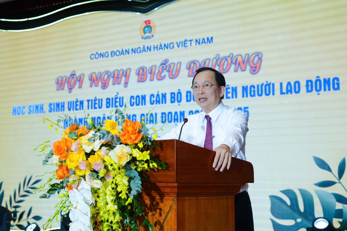 Vì một thế hệ trẻ tài năng, bản lĩnh cùng ngành Ngân hàng phát triển Vì một thế hệ trẻ tài năng, bản lĩnh cùng ngành Ngân hàng phát triển