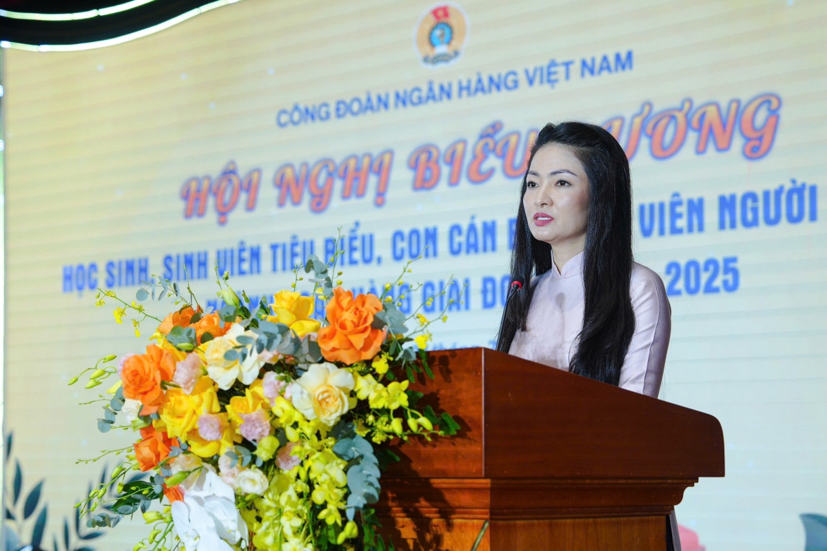 Vì một thế hệ trẻ tài năng, bản lĩnh cùng ngành Ngân hàng phát triển Vì một thế hệ trẻ tài năng, bản lĩnh cùng ngành Ngân hàng phát triển