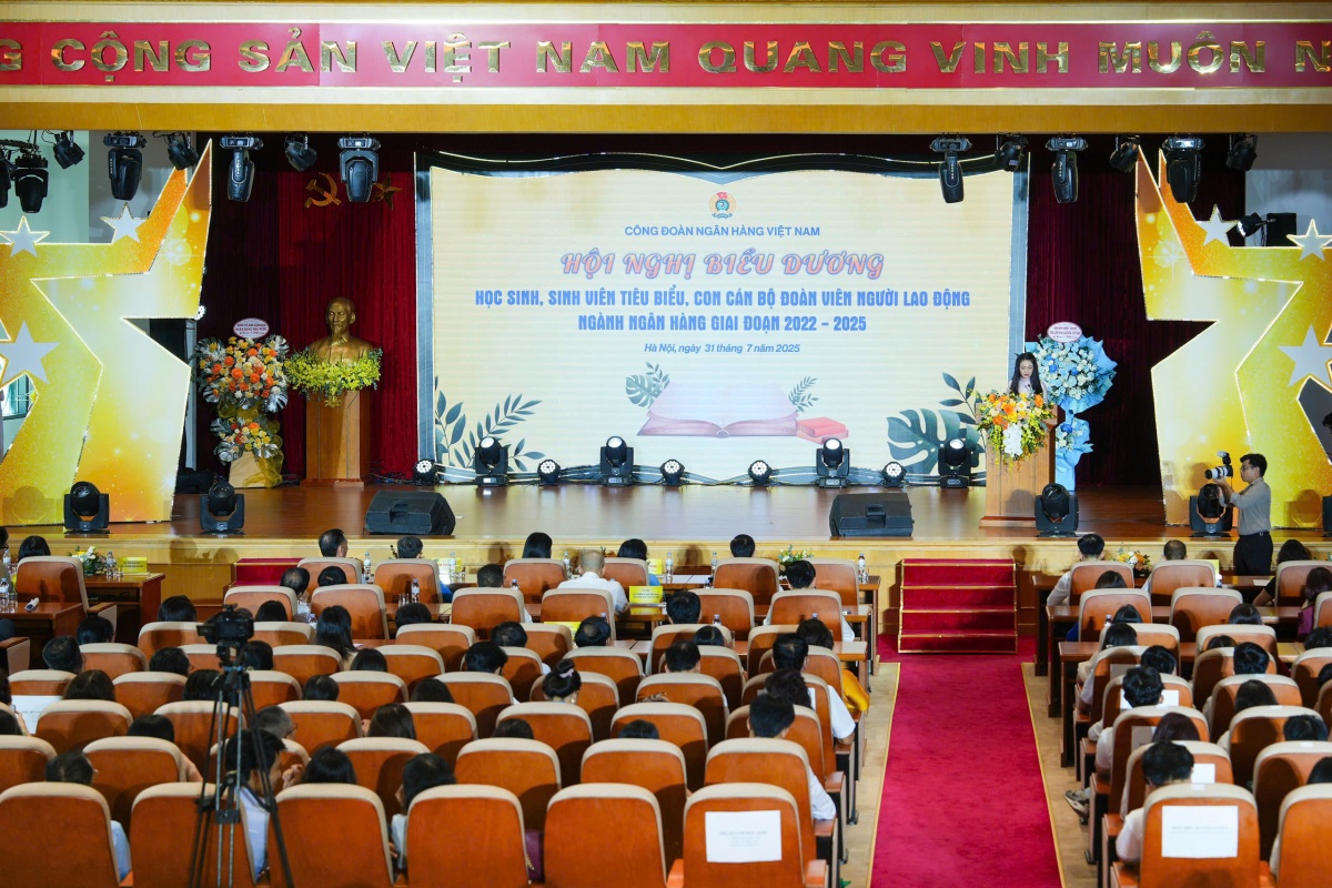 Vì một thế hệ trẻ tài năng, bản lĩnh cùng ngành Ngân hàng phát triển Vì một thế hệ trẻ tài năng, bản lĩnh cùng ngành Ngân hàng phát triển