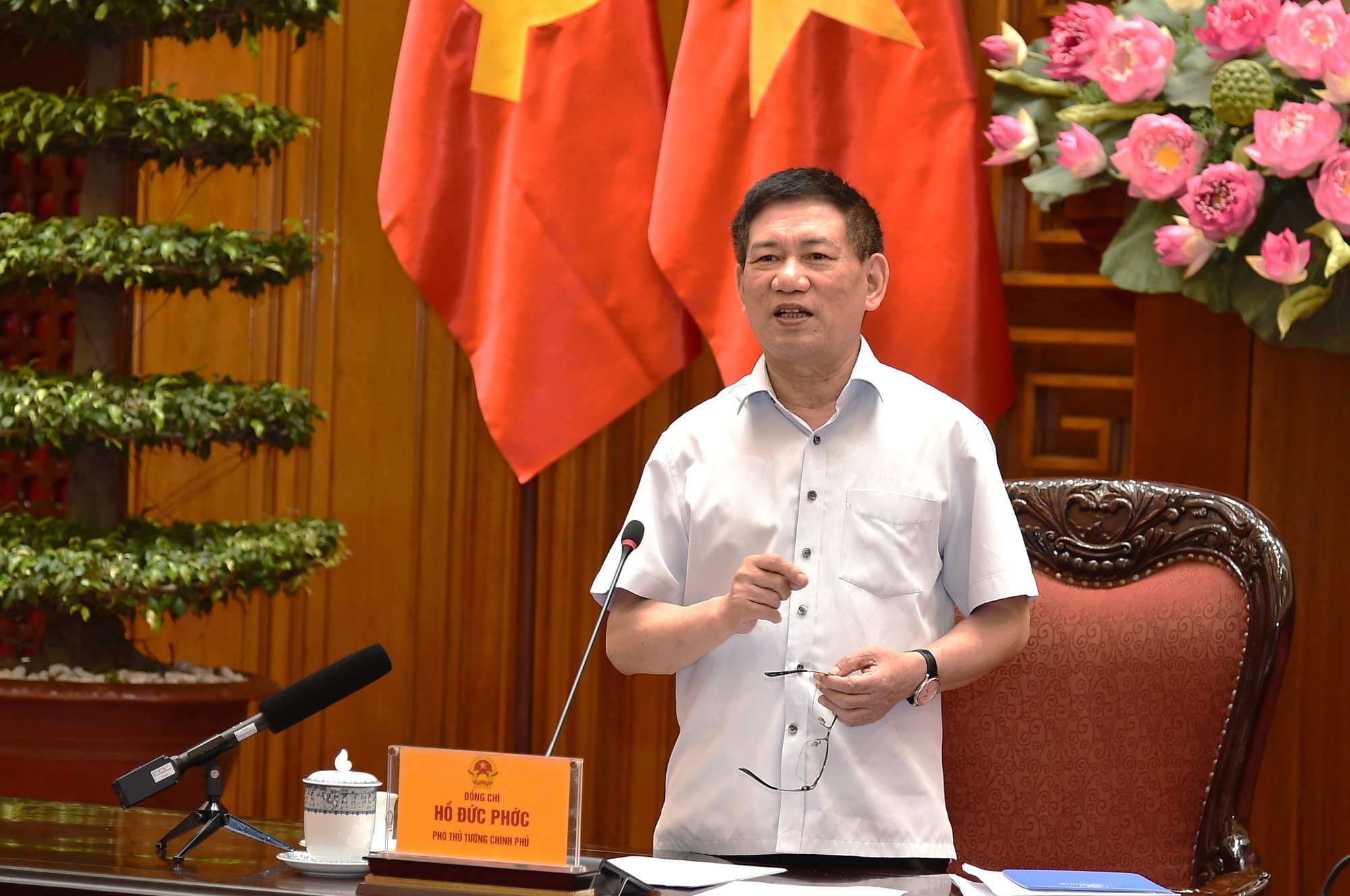 Phó Thủ tướng đề nghị các hiệp hội, doanh nghiệp, đại diện các bộ ngành góp ý thẳng thắn, trách nhiệm để góp phần hoàn thiện dự án luật với chất lượng cao nhất trình cấp có thẩm quyền xem xét quyết định - Ảnh: VGP/Trần Mạnh Phó Thủ tướng đề nghị các hiệp hội, doanh nghiệp, đại diện các bộ ngành góp ý thẳng thắn, trách nhiệm để góp phần hoàn thiện dự án luật với chất lượng cao nhất trình cấp có thẩm quyền xem xét quyết định - Ảnh: VGP/Trần Mạnh