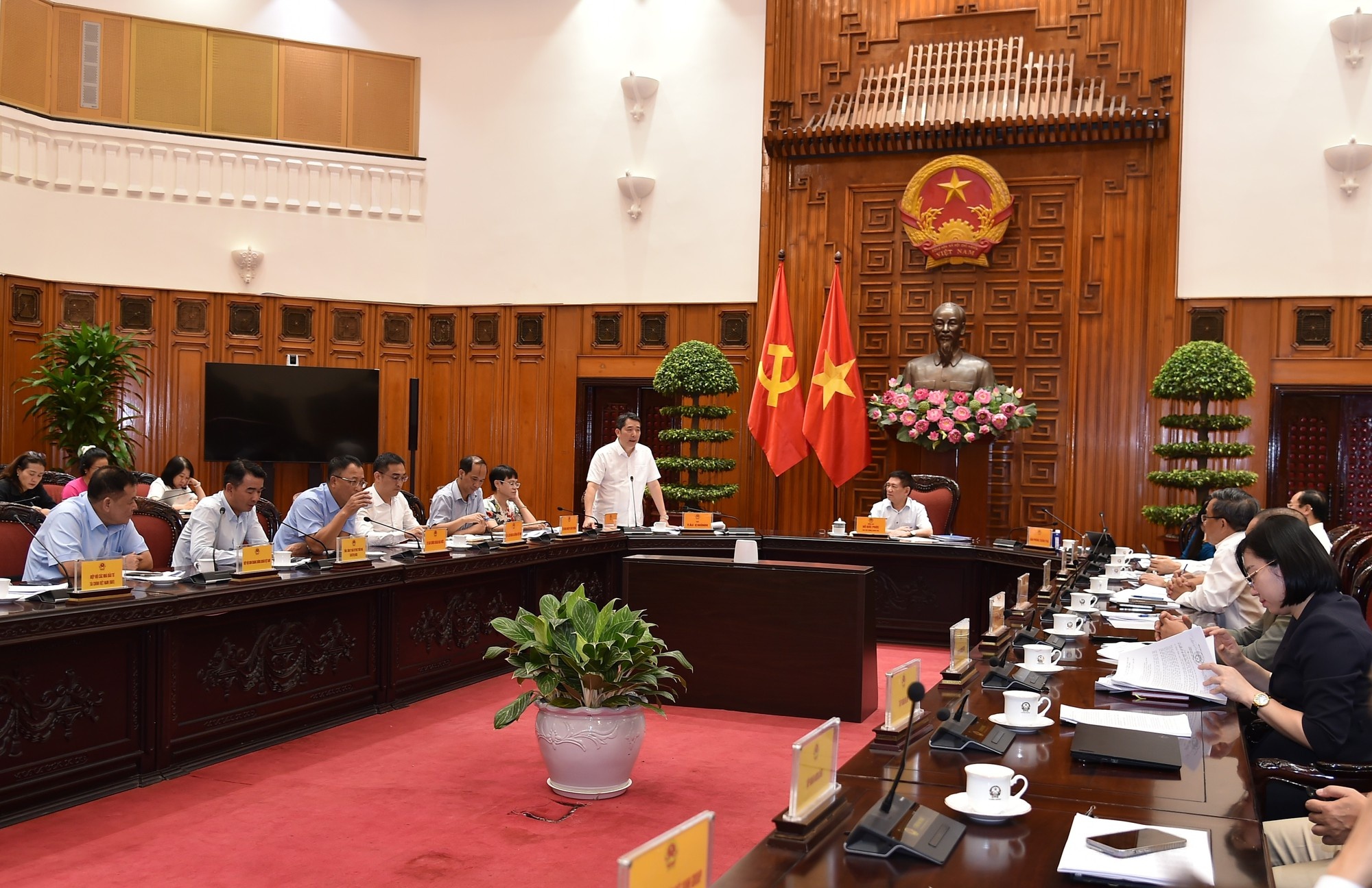 Thứ trưởng Bộ Tài chính Cao Anh Tuấn phát biểu tại cuộc họp - Ảnh: VGP/Trần Mạnh Thứ trưởng Bộ Tài chính Cao Anh Tuấn phát biểu tại cuộc họp - Ảnh: VGP/Trần Mạnh