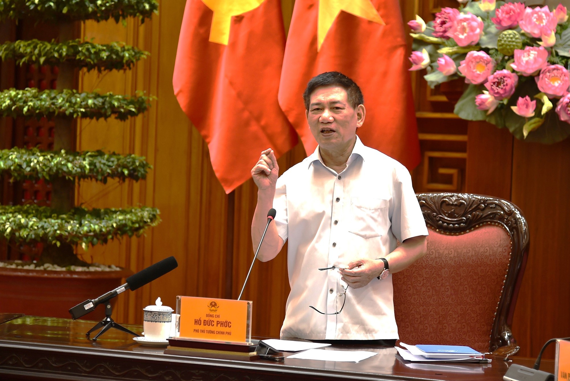 Phó Thủ tướng đề nghị Bộ Tài chính nghiên cứu, tiếp thu các ý kiến góp ý hợp lý để thiết kế các quy định thực sự phù hợp, xây dựng dự thảo Luật Thuế thu nhập cá nhân (thay thế) với chất lượng cao nhất, trình cấp có thẩm quyền xem xét, quyết định, đảm bảo khả thi sau khi được ban hành - Ảnh VGP/Trần Mạnh Phó Thủ tướng đề nghị Bộ Tài chính nghiên cứu, tiếp thu các ý kiến góp ý hợp lý để thiết kế các quy định thực sự phù hợp, xây dựng dự thảo Luật Thuế thu nhập cá nhân (thay thế) với chất lượng cao nhất, trình cấp có thẩm quyền xem xét, quyết định, đảm bảo
