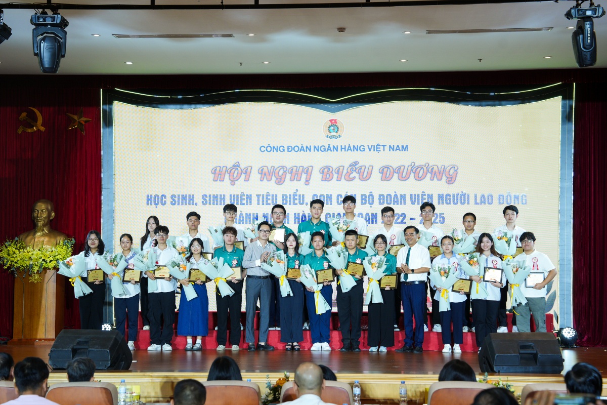 Vì một thế hệ trẻ tài năng, bản lĩnh cùng ngành Ngân hàng phát triển Vì một thế hệ trẻ tài năng, bản lĩnh cùng ngành Ngân hàng phát triển
