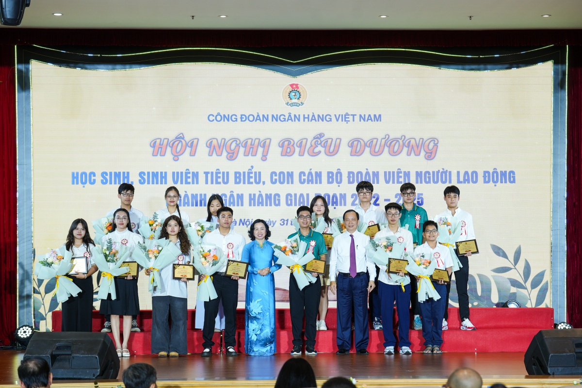 Vì một thế hệ trẻ tài năng, bản lĩnh cùng ngành Ngân hàng phát triển Vì một thế hệ trẻ tài năng, bản lĩnh cùng ngành Ngân hàng phát triển