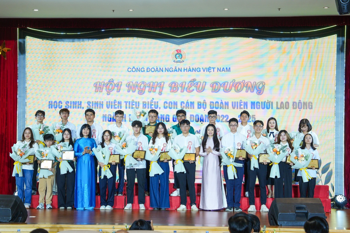 Vì một thế hệ trẻ tài năng, bản lĩnh cùng ngành Ngân hàng phát triển Vì một thế hệ trẻ tài năng, bản lĩnh cùng ngành Ngân hàng phát triển