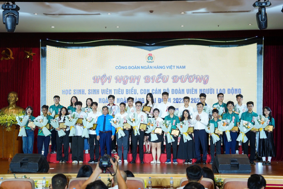 undefined Vì một thế hệ trẻ tài năng, bản lĩnh cùng ngành Ngân hàng phát triển