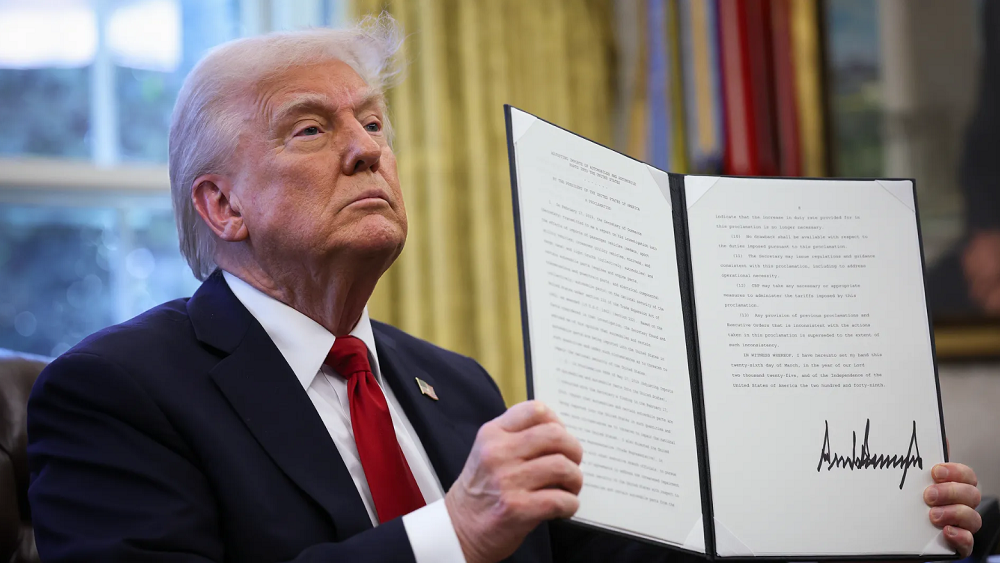Tổng thống Trump đổi nước cờ thuế quan: Lùi 1 bước, tiến 3 bước?