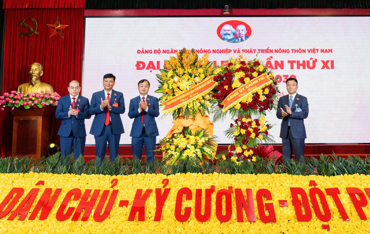 Đảng bộ Agribank nhiệm kỳ 2025 - 2030: Đoàn kết - Dân chủ - Kỷ cương - Đột phá - Phát triển Đảng bộ Agribank nhiệm kỳ 2025 - 2030: Đoàn kết - Dân chủ - Kỷ cương - Đột phá - Phát triển