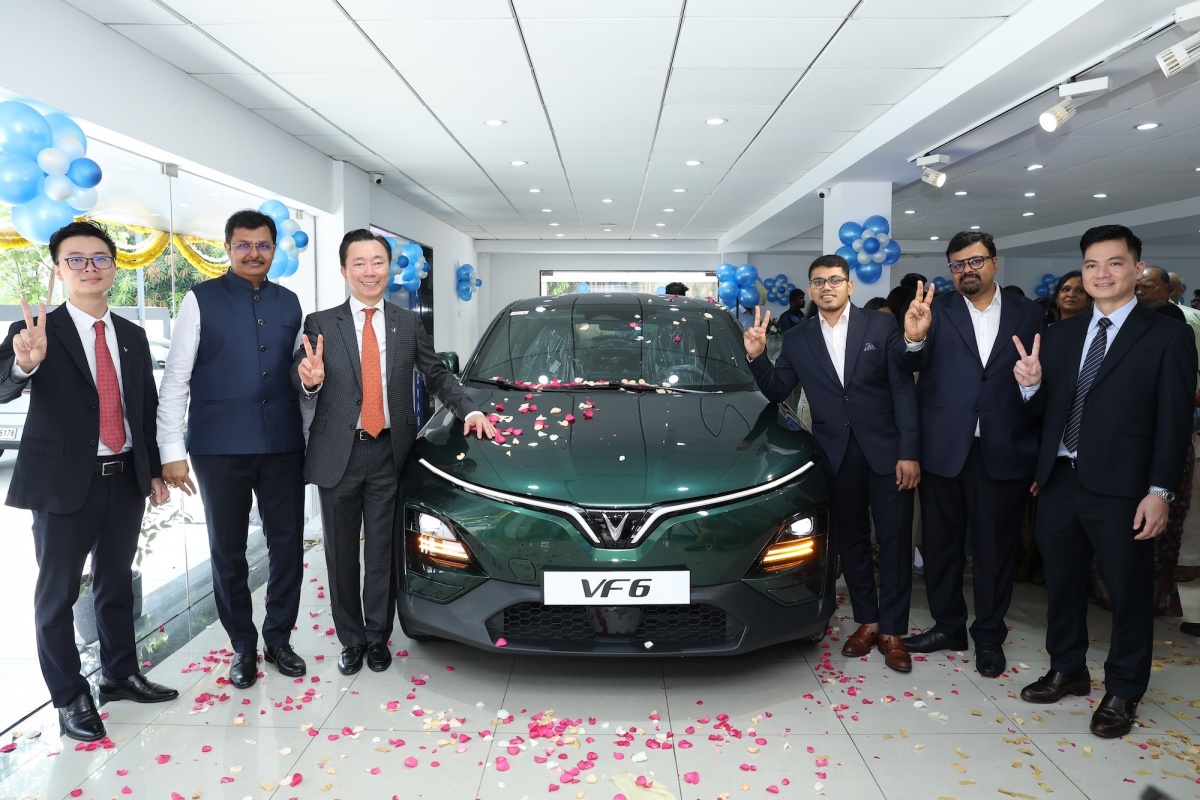Showroom được vận hành bởi Maansarovar Motors - đơn vị phân phối ô tô có uy tín và kinh nghiệm dày dặn tại địa phương. Showroom được vận hành bởi Maansarovar Motors - đơn vị phân phối ô tô có uy tín và kinh nghiệm dày dặn tại địa phương.