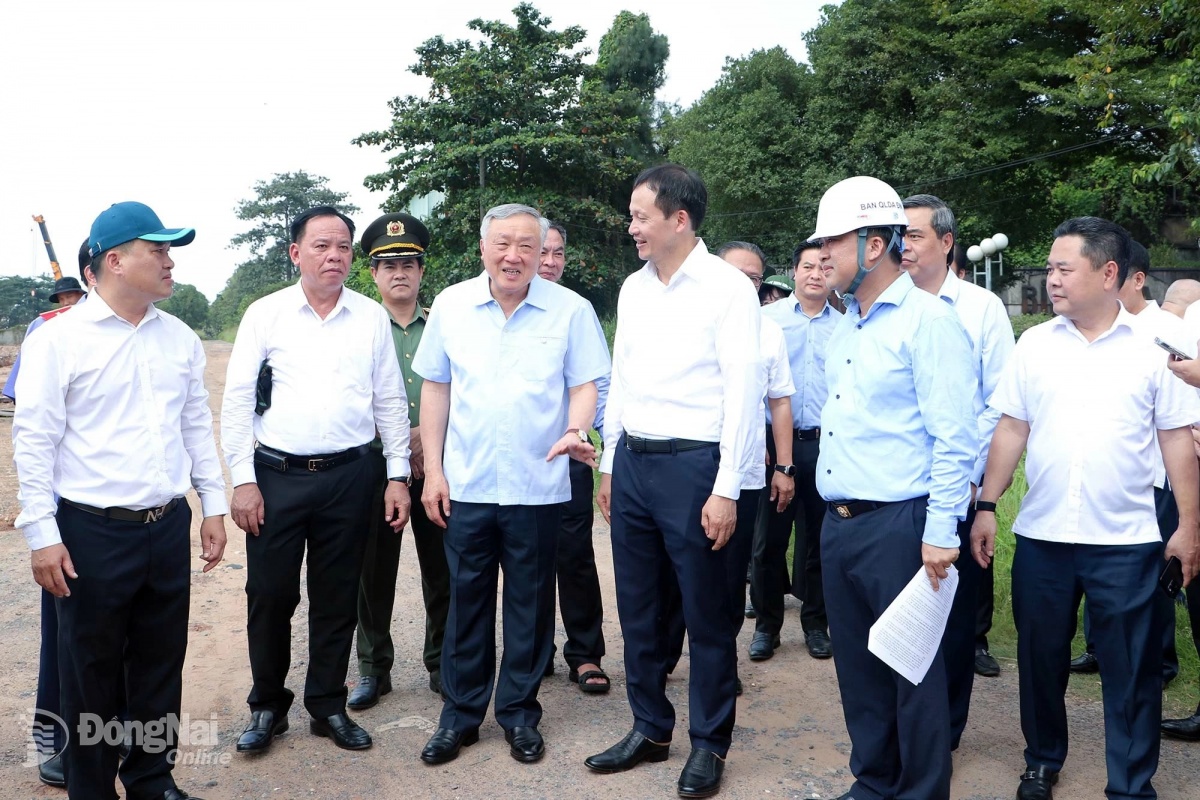 Phó Thủ tướng Thường trực Chính phủ Nguyễn Hòa Bình kiểm tra thực tế dự án trọng điểm tại Đồng Nai
