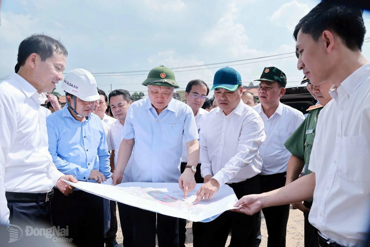 Phó Thủ tướng Thường trực Chính phủ Nguyễn Hòa Bình kiểm tra thực tế dự án trọng điểm tại Đồng Nai