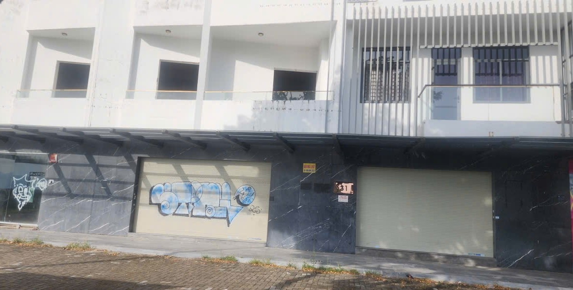 Sự trầm lắng của phân khúc shophouse ở Đà Nẵng là bài học đắt giá cho giới đầu tư: không chạy theo cơn sốt ảo. Sự trầm lắng của phân khúc shophouse ở Đà Nẵng là bài học đắt giá cho giới đầu tư: không chạy theo cơn sốt ảo.