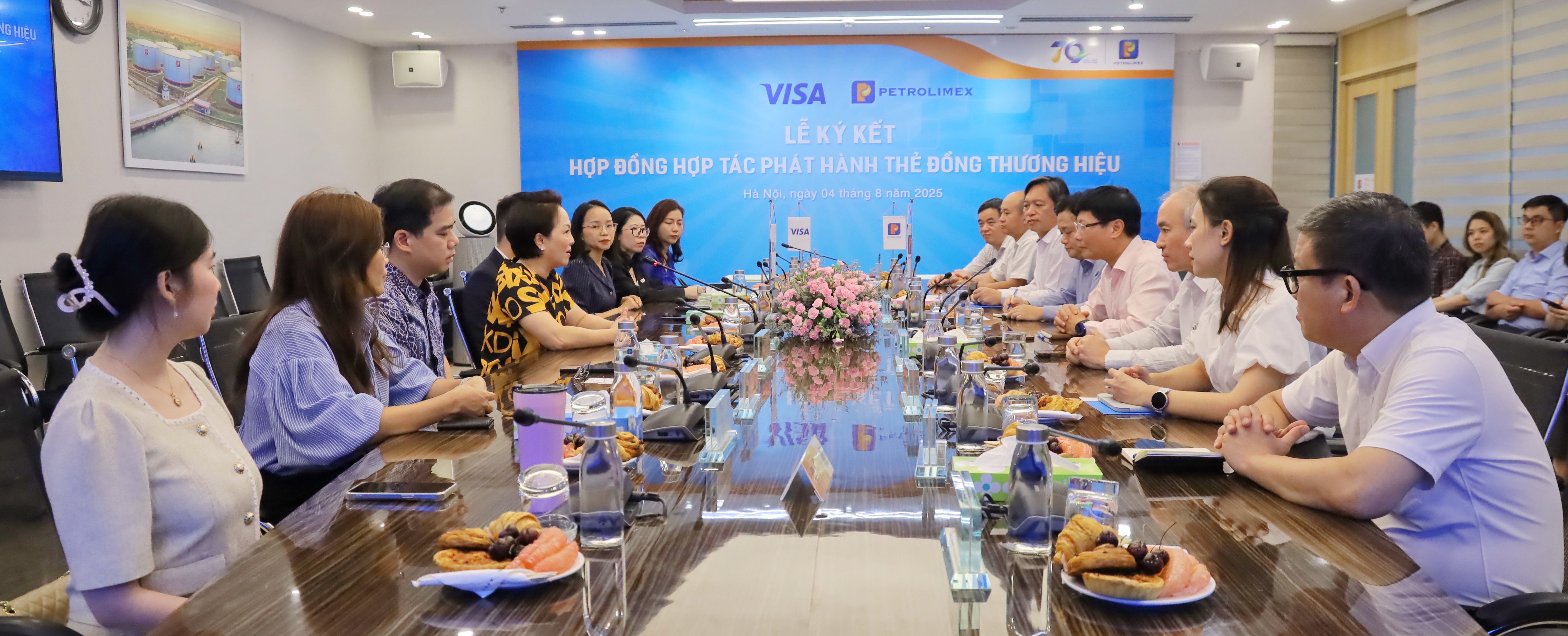 Petrolimex hợp tác cùng VISA mở rộng giải pháp thanh toán số với Thẻ đồng thương hiệu dành cho cá nhân và doanh nghiệp