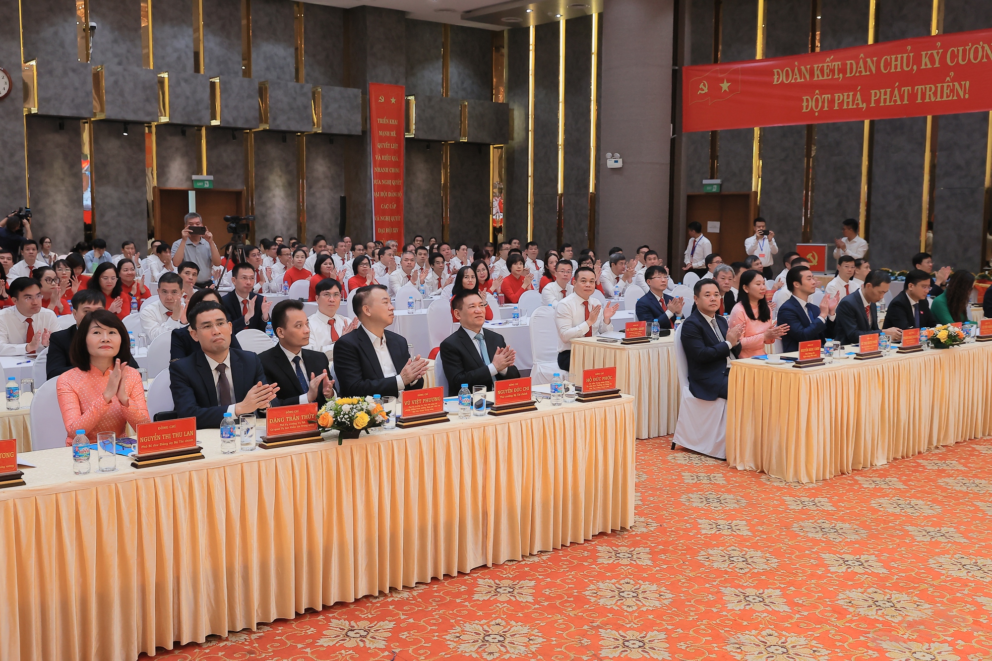 VDB cần lấy khoa học, công nghệ, tri thức và nguồn lao động chất lượng cao làm động lực phát triển- Ảnh 1. VDB cần lấy khoa học, công nghệ, tri thức và nguồn lao động chất lượng cao làm động lực phát triển- Ảnh 1.