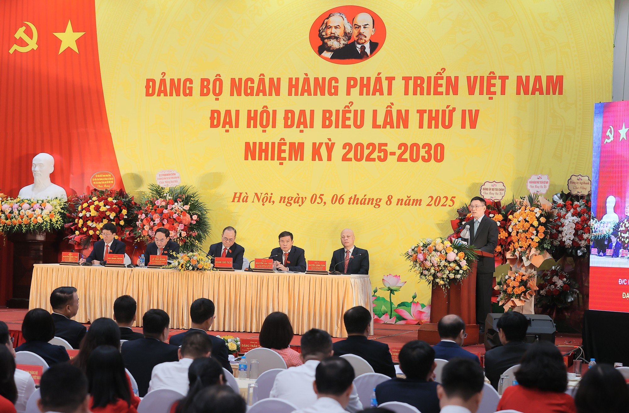 VDB cần lấy khoa học, công nghệ, tri thức và nguồn lao động chất lượng cao làm động lực phát triển- Ảnh 7. VDB cần lấy khoa học, công nghệ, tri thức và nguồn lao động chất lượng cao làm động lực phát triển- Ảnh 7.