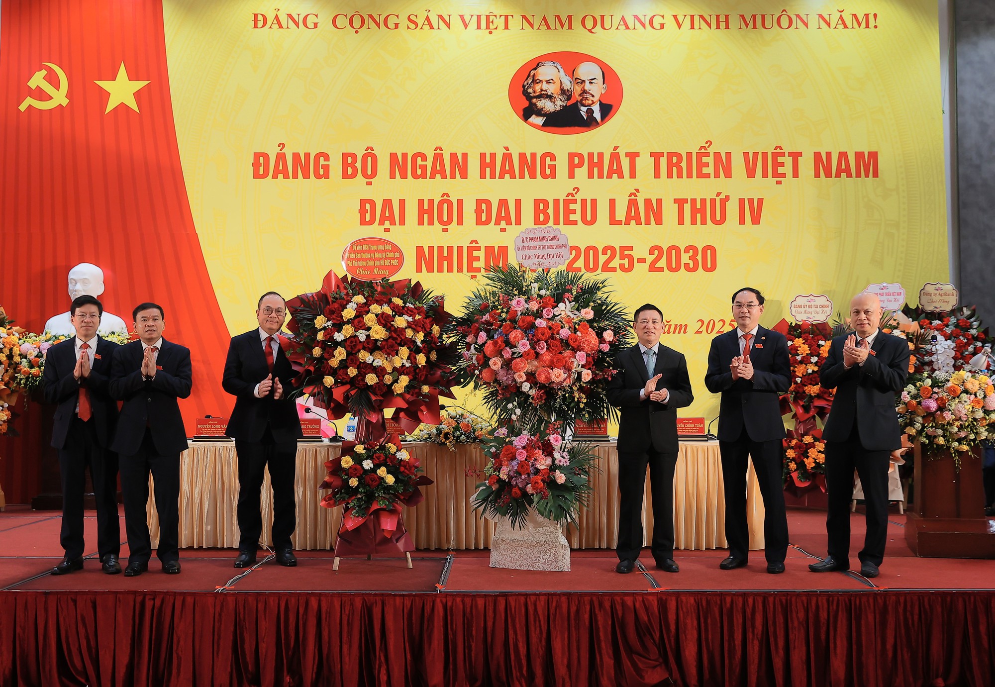 VDB cần lấy khoa học, công nghệ, tri thức và nguồn lao động chất lượng cao làm động lực phát triển- Ảnh 2. VDB cần lấy khoa học, công nghệ, tri thức và nguồn lao động chất lượng cao làm động lực phát triển- Ảnh 2.