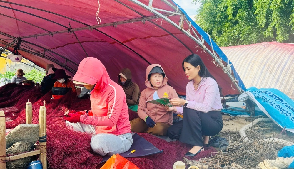 Cần tiếp tục phát huy vai trò của các đơn vị, tổ chức nhận ủy thác để nâng cao hiệu quả nguồn vốn…”. Cần tiếp tục phát huy vai trò của các đơn vị, tổ chức nhận ủy thác để nâng cao hiệu quả nguồn vốn…”.