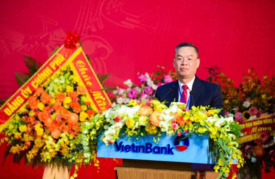 Đồng chí Trần Minh Bình - Ủy viên Ban Chấp hành Đảng bộ Chính phủ, Bí thư Đảng ủy, Chủ tịch Hội đồng quản trị VietinBank phát biểu khai mạc Đồng chí Trần Minh Bình - Ủy viên Ban Chấp hành Đảng bộ Chính phủ, Bí thư Đảng ủy, Chủ tịch Hội đồng quản trị VietinBank phát biểu khai mạc