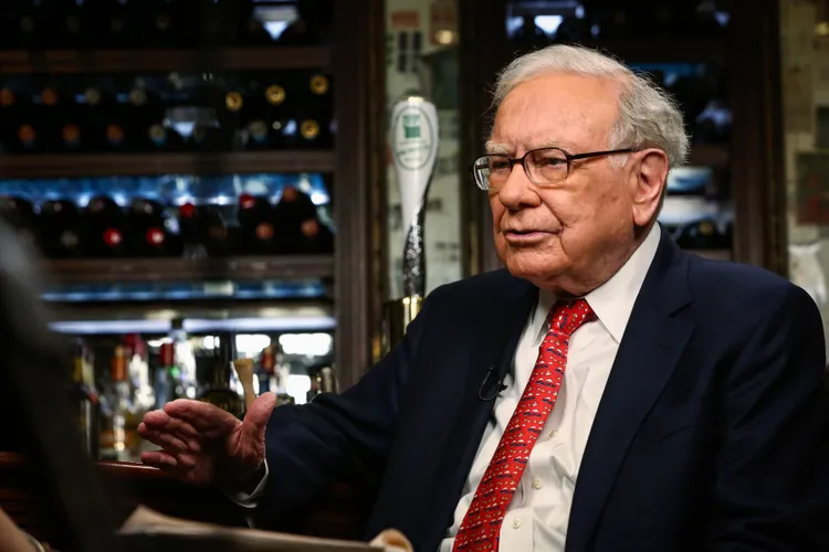 Warren Buffett khuyên mọi người chỉ nên đầu tư vào những doanh nghiệp mà họ hiểu rõ