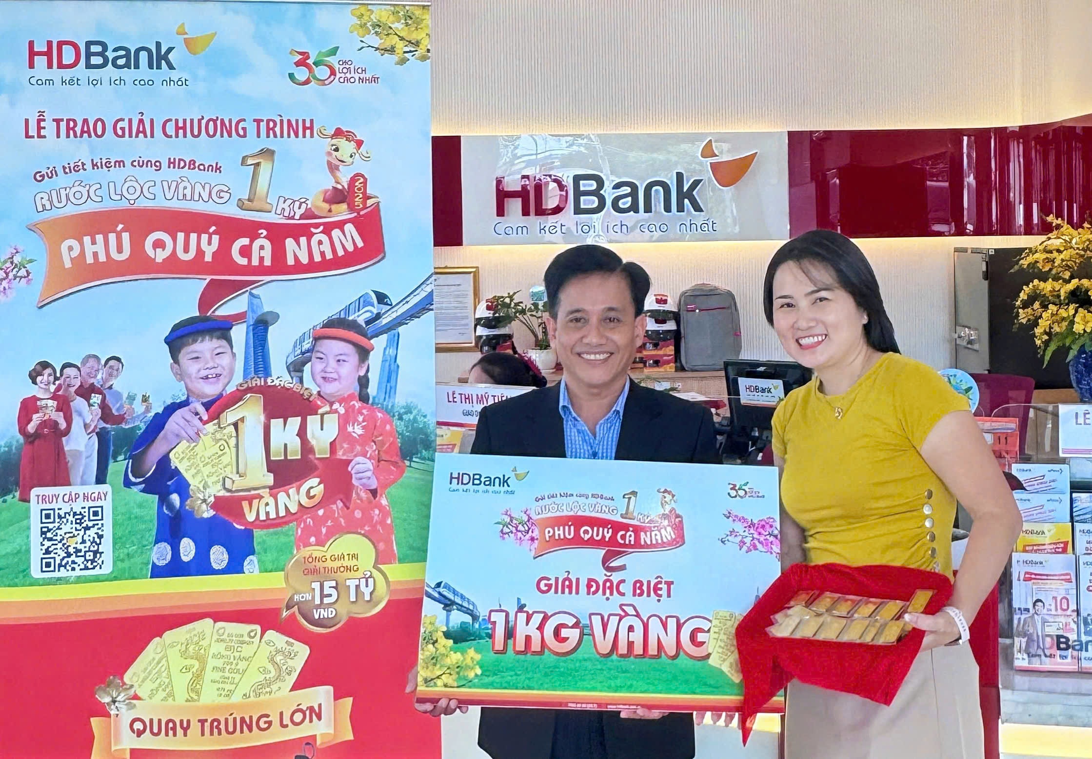 Giải Đặc biệt trị giá 1 ký vàng SJC đã được HDBank trao đến khách hàng Nguyễn Thanh Lộc (TP.HCM)