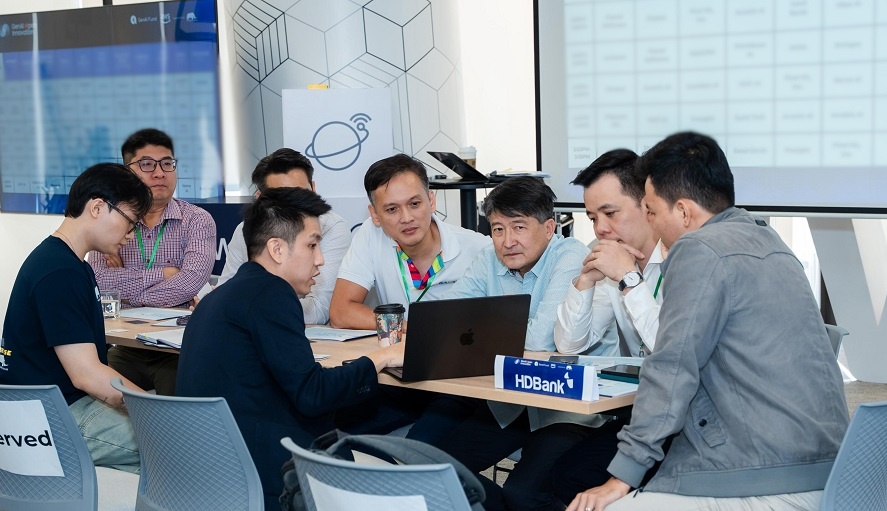 Một startup đang trình bày các giải pháp sáng tạo nhằm giải quyết những bài toán thực tế của doanh nghiệp