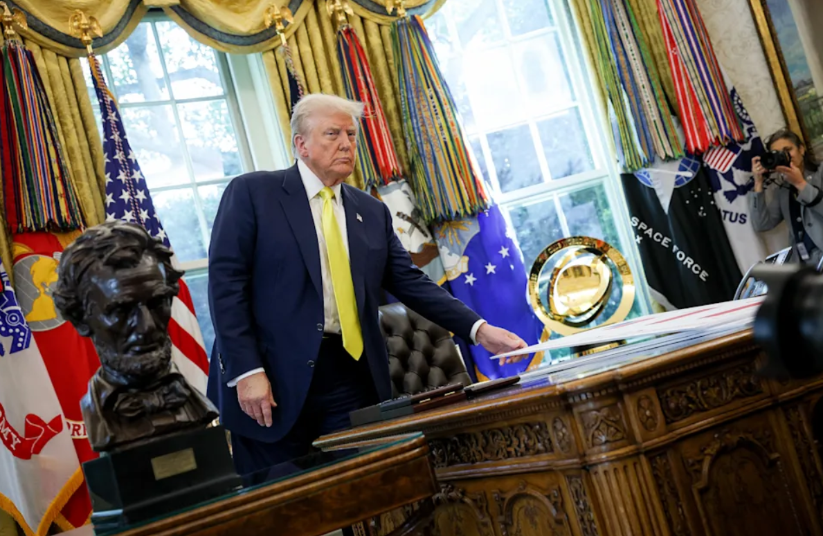 Tổng thống Trump tại Phòng Bầu dục hôm 7/8 Tổng thống Trump tại Phòng Bầu dục hôm 7/8