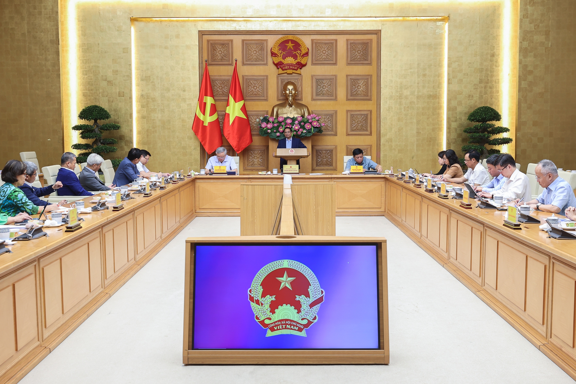Thủ tướng: Tạo đột phá phát triển kinh tế tư nhân như 'khoán 10' trong nông nghiệp trước đây- Ảnh 1. Thủ tướng: Tạo đột phá phát triển kinh tế tư nhân như 'khoán 10' trong nông nghiệp trước đây- Ảnh 1.