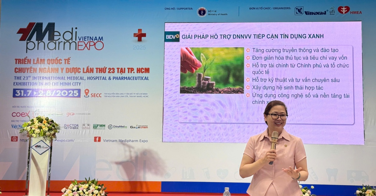 Bà Nguyễn Thị Kim Phượng đại diện BIDV chia sẻ thông tin tại sự kiện Bà Nguyễn Thị Kim Phượng đại diện BIDV chia sẻ thông tin tại sự kiện