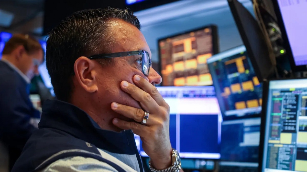 Dow Jones, Nasdaq lùi bước bất chấp áp thuế Mỹ–Trung; cổ phiếu AI mất gần một phần tư giá trị