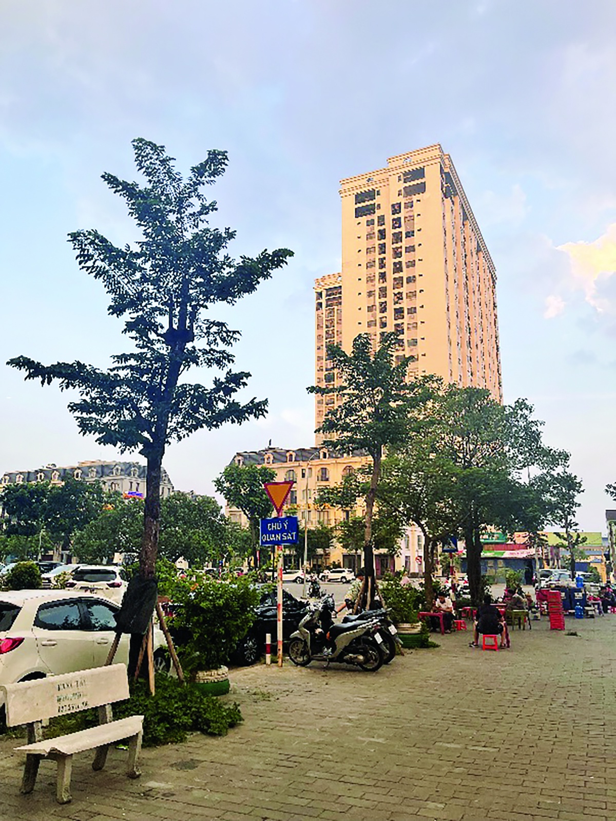 Giá bán căn hộ vẫn ở mức cao, tạo ra những thách thức nhất định cho người mua nhà Giá bán căn hộ vẫn ở mức cao, tạo ra những thách thức nhất định cho người mua nhà