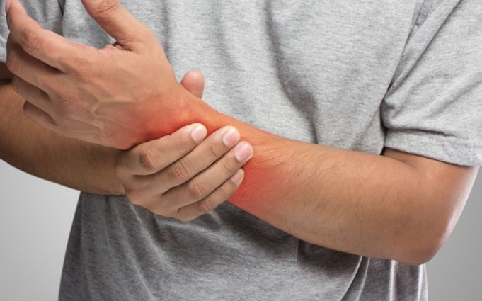 Phân biệt dấu hiệu mắc sốt xuất huyết với Chikungunya
