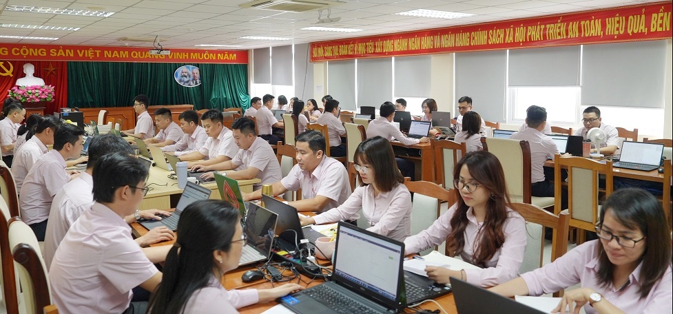 NHCSXH đã và đang tập trung chuyển đổi số nhằm nâng cao chất lượng phục vụ Nhân dân NHCSXH đã và đang tập trung chuyển đổi số nhằm nâng cao chất lượng phục vụ Nhân dân