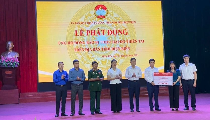 Agribank đồng hành cùng chính quyền và nhân dân các địa phương khắc phục thiệt hại do bão Wipha Agribank đồng hành cùng chính quyền và nhân dân các địa phương khắc phục thiệt hại do bão Wipha