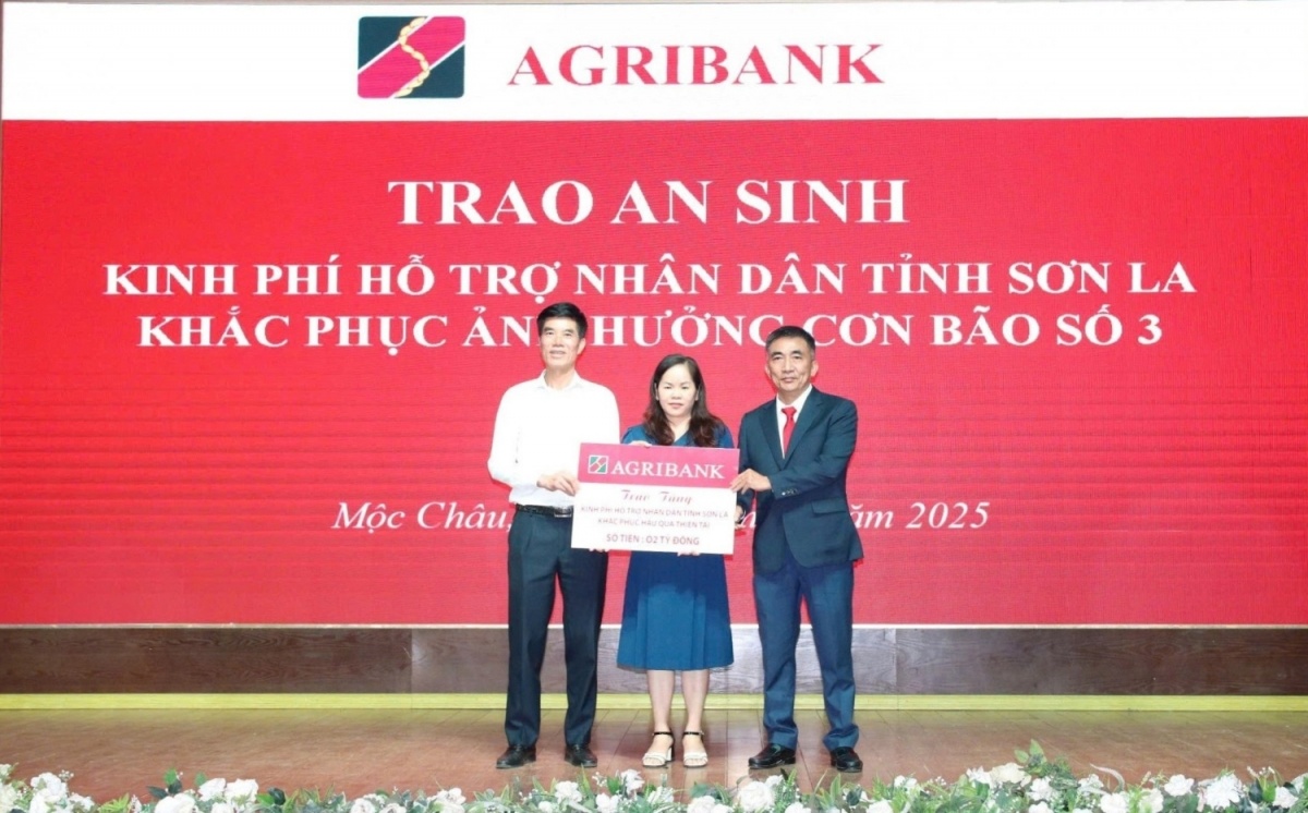 Agribank đồng hành cùng chính quyền và nhân dân các địa phương khắc phục thiệt hại do bão Wipha Agribank đồng hành cùng chính quyền và nhân dân các địa phương khắc phục thiệt hại do bão Wipha