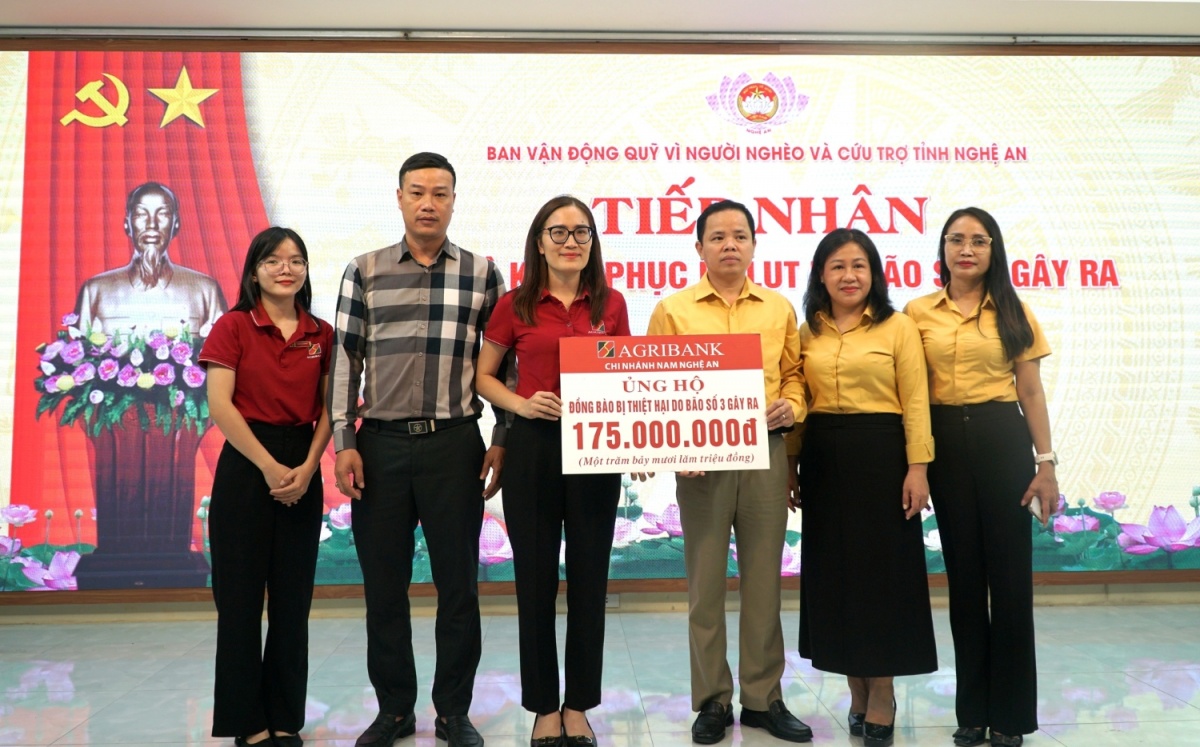 Agribank đồng hành cùng chính quyền và nhân dân các địa phương khắc phục thiệt hại do bão Wipha Agribank đồng hành cùng chính quyền và nhân dân các địa phương khắc phục thiệt hại do bão Wipha