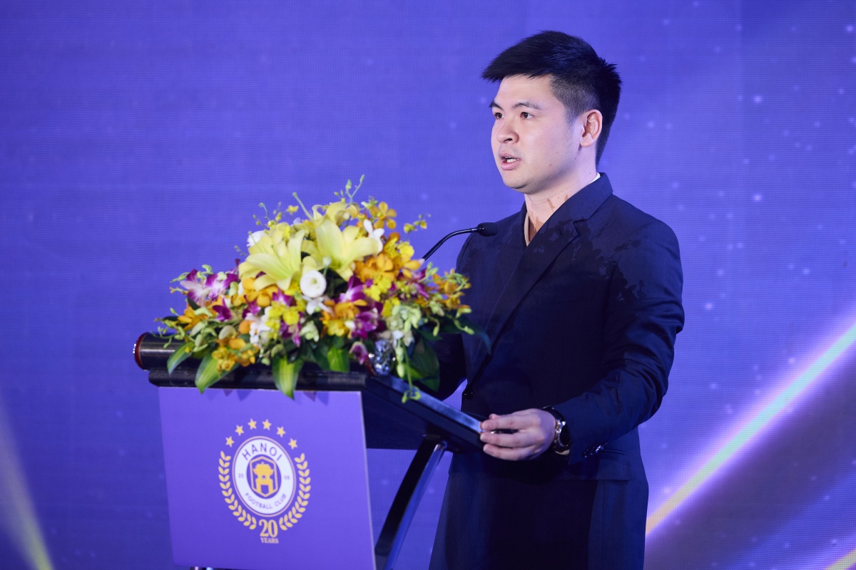 Ông Đỗ Vinh Quang, Chủ tịch HĐQT Vietravel Airlines, Chủ tịch CLB Bóng đá Hà Nội phát biểu tại sự kiện