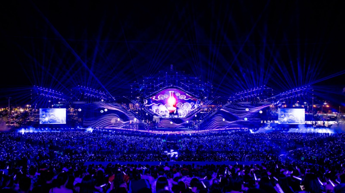 Trước đó, VEC là nơi diễn ra 2 sự kiện âm nhạc V Concert Rạng rỡ Việt Nam và V Fest Thanh Xuân rực rỡ thu hút 25.000 người mỗi đêm Trước đó, VEC là nơi diễn ra 2 sự kiện âm nhạc V Concert Rạng rỡ Việt Nam và V Fest Thanh Xuân rực rỡ thu hút 25.000 người mỗi đêm