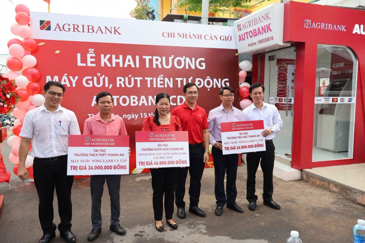 Agribank mang ngân hàng hiện đại đến Thạnh An, thắp sáng hy vọng phát triển Agribank mang ngân hàng hiện đại đến Thạnh An, thắp sáng hy vọng phát triển