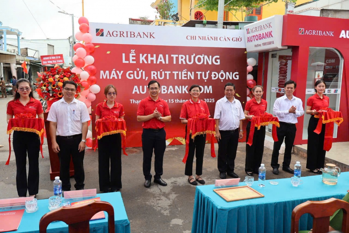 Agribank mang ngân hàng hiện đại đến Thạnh An, thắp sáng hy vọng phát triển Agribank mang ngân hàng hiện đại đến Thạnh An, thắp sáng hy vọng phát triển