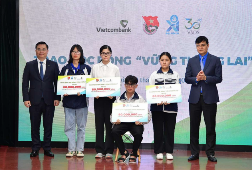 Giai đoạn 2020 - 2024, Vietcombank dành 2.311 tỷ đồng cho hoạt động an sinh xã hội, trọng tâm vào các lĩnh vực giáo dục, y tế, tài trợ cho người nghèo Giai đoạn 2020 - 2024, Vietcombank dành 2.311 tỷ đồng cho hoạt động an sinh xã hội, trọng tâm vào các lĩnh vực giáo dục, y tế, tài trợ cho người nghèo