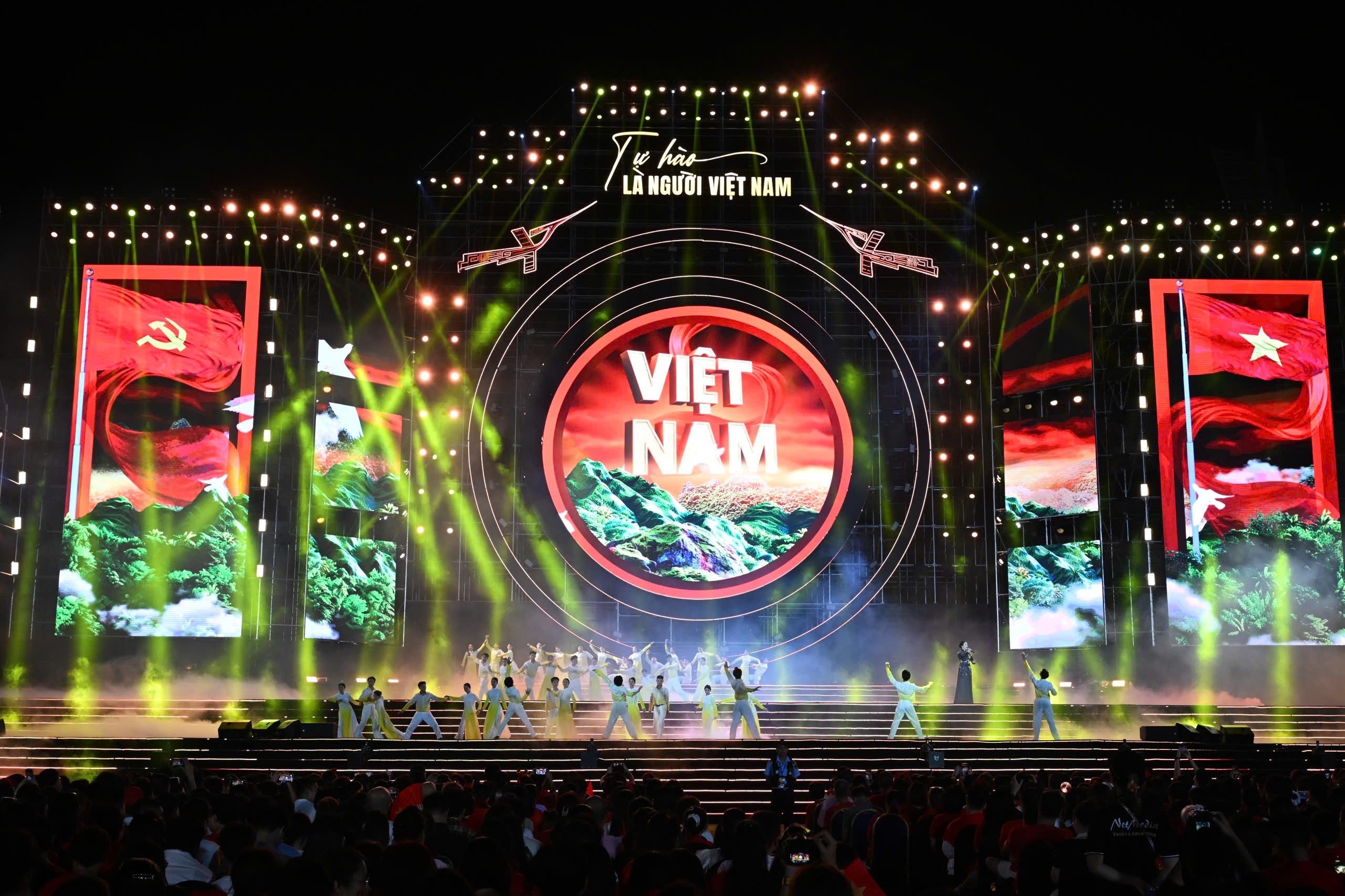 Làn sóng nhạc yêu nước mới chinh phục giới trẻ