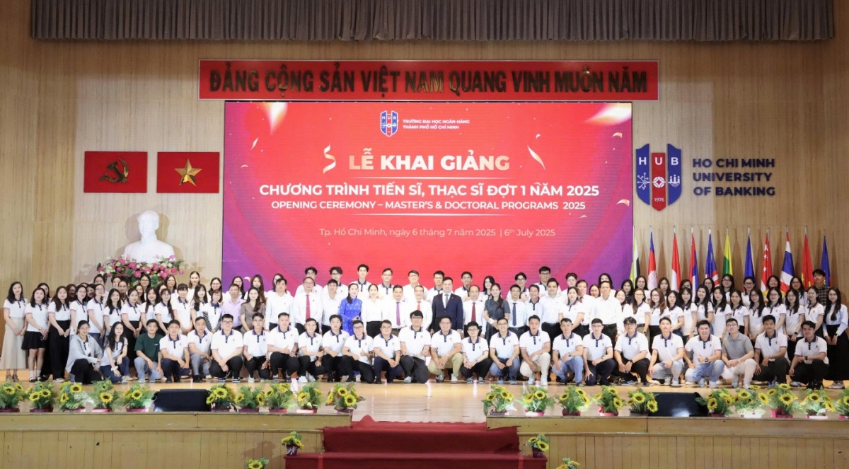 Tân học viên chụp hình kỷ niệm tại Lễ Khai giảng. Tân học viên chụp hình kỷ niệm tại Lễ Khai giảng.