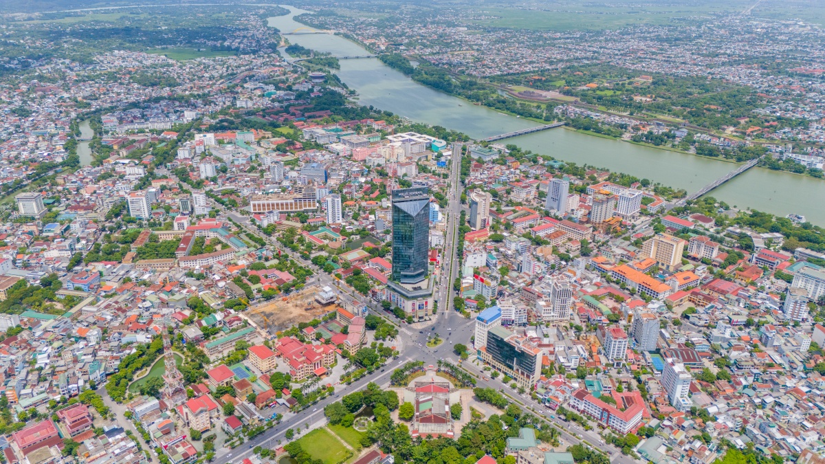Hue Heritage sở hữu vị trí độc bản giữa trung tâm cố đô Huế, nổi bật giữa quỹ đất hạn chế và sự khan hiếm dự án căn hộ cao cấp cao tầng quanh khu vực. Hue Heritage sở hữu vị trí độc bản giữa trung tâm cố đô Huế, nổi bật giữa quỹ đất hạn chế và sự khan hiếm dự án căn hộ cao cấp cao tầng quanh khu vực.