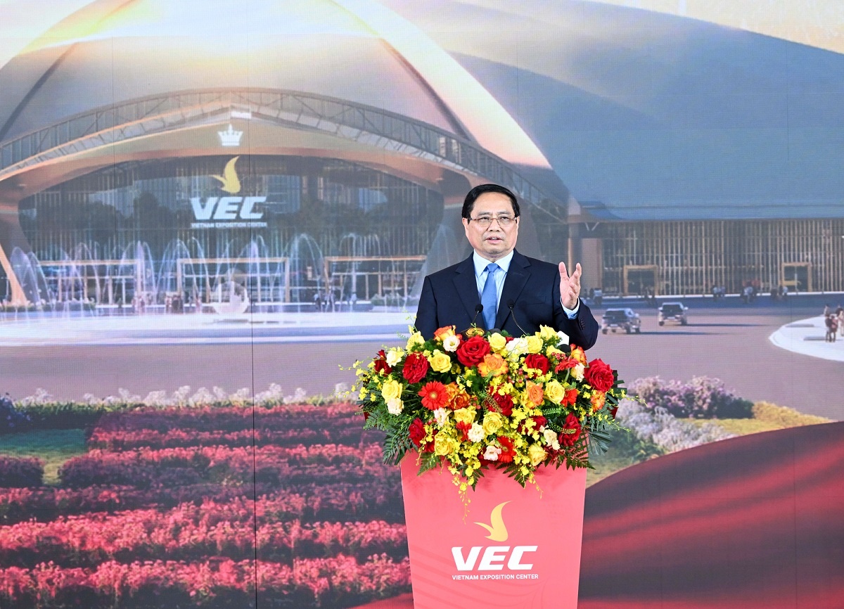 Thủ tướng Chính phủ Phạm Minh Chính nhấn mạnh Trung tâm Hội chợ Triển lãm quốc gia hứa hẹn là không gian góp phần thúc đẩy sự phát triển ngành dịch vụ công nghiệp văn hóa, công nghiệp giải trí của Việt Nam. Thủ tướng Chính phủ Phạm Minh Chính nhấn mạnh Trung tâm Hội chợ Triển lãm quốc gia hứa hẹn là không gian góp phần thúc đẩy sự phát triển ngành dịch vụ công nghiệp văn hóa, công nghiệp giải trí của Việt Nam.